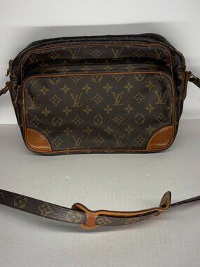 VINTAGE LOUIS VUITTON MONOGRAM NILE CROSSBODY BAG